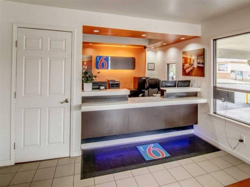 Motel 6 Manteca Buitenkant foto
