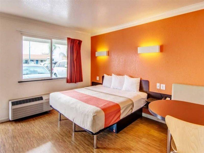 Motel 6 Manteca Buitenkant foto