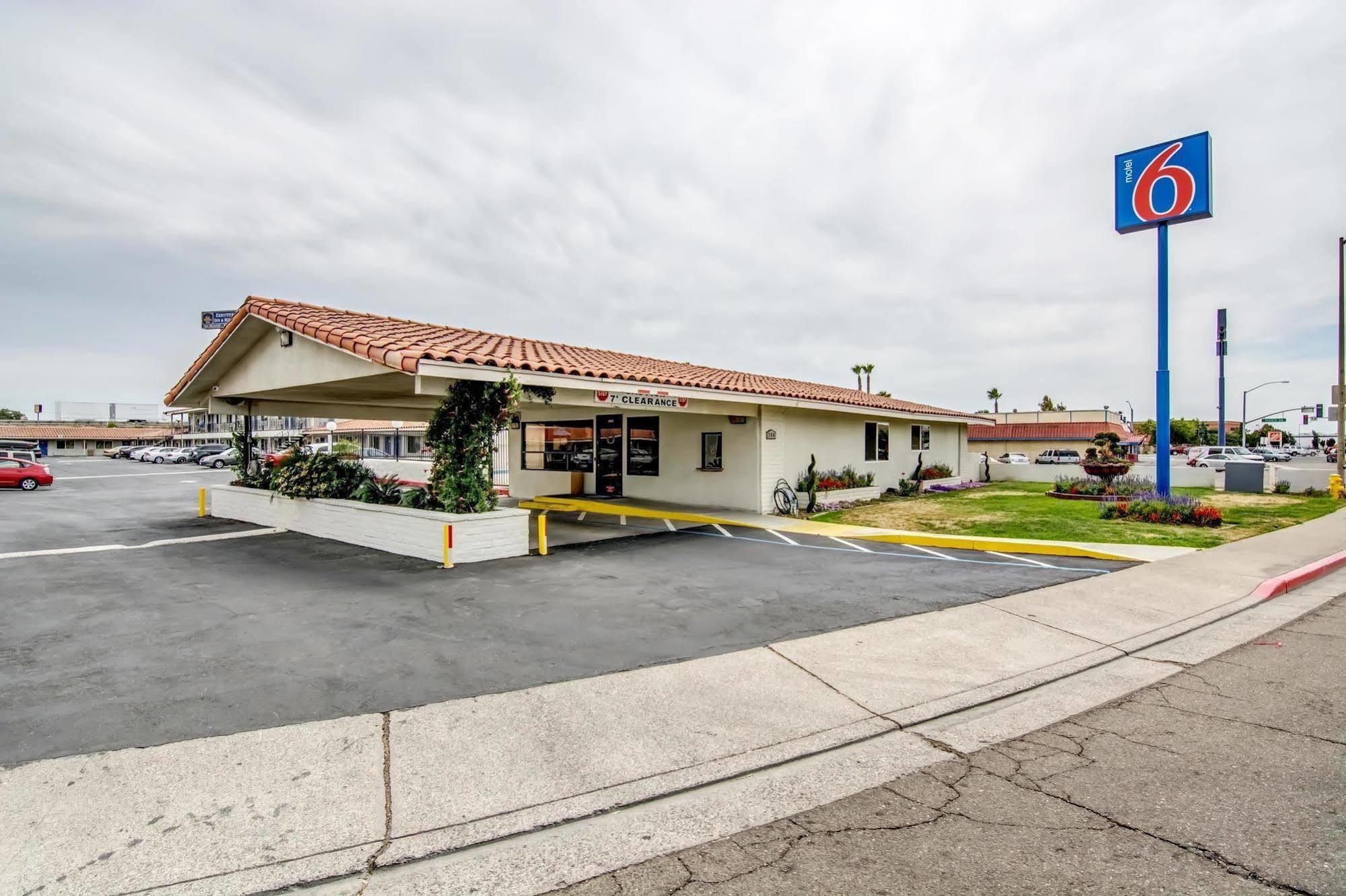 Motel 6 Manteca Buitenkant foto