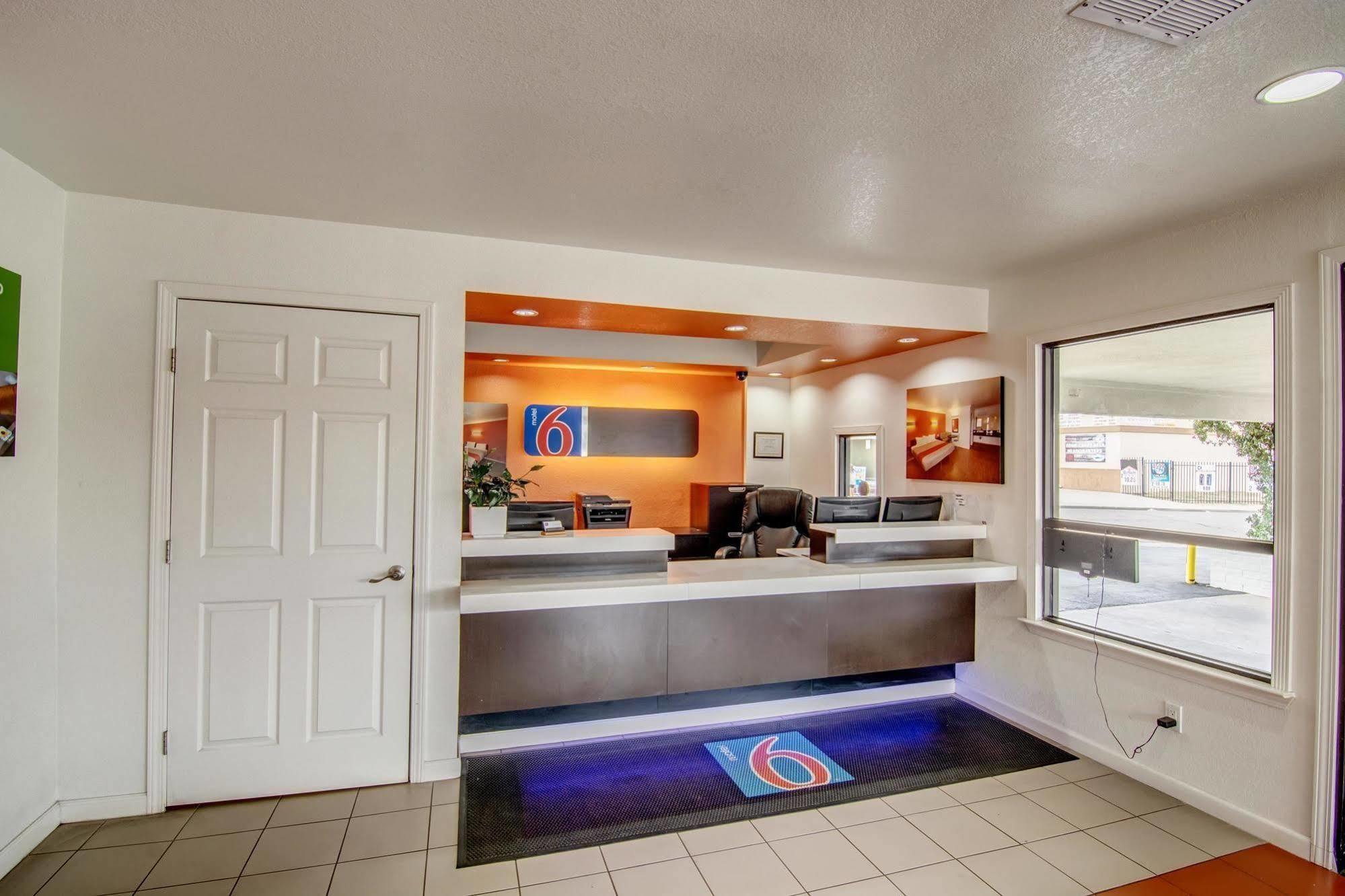 Motel 6 Manteca Buitenkant foto
