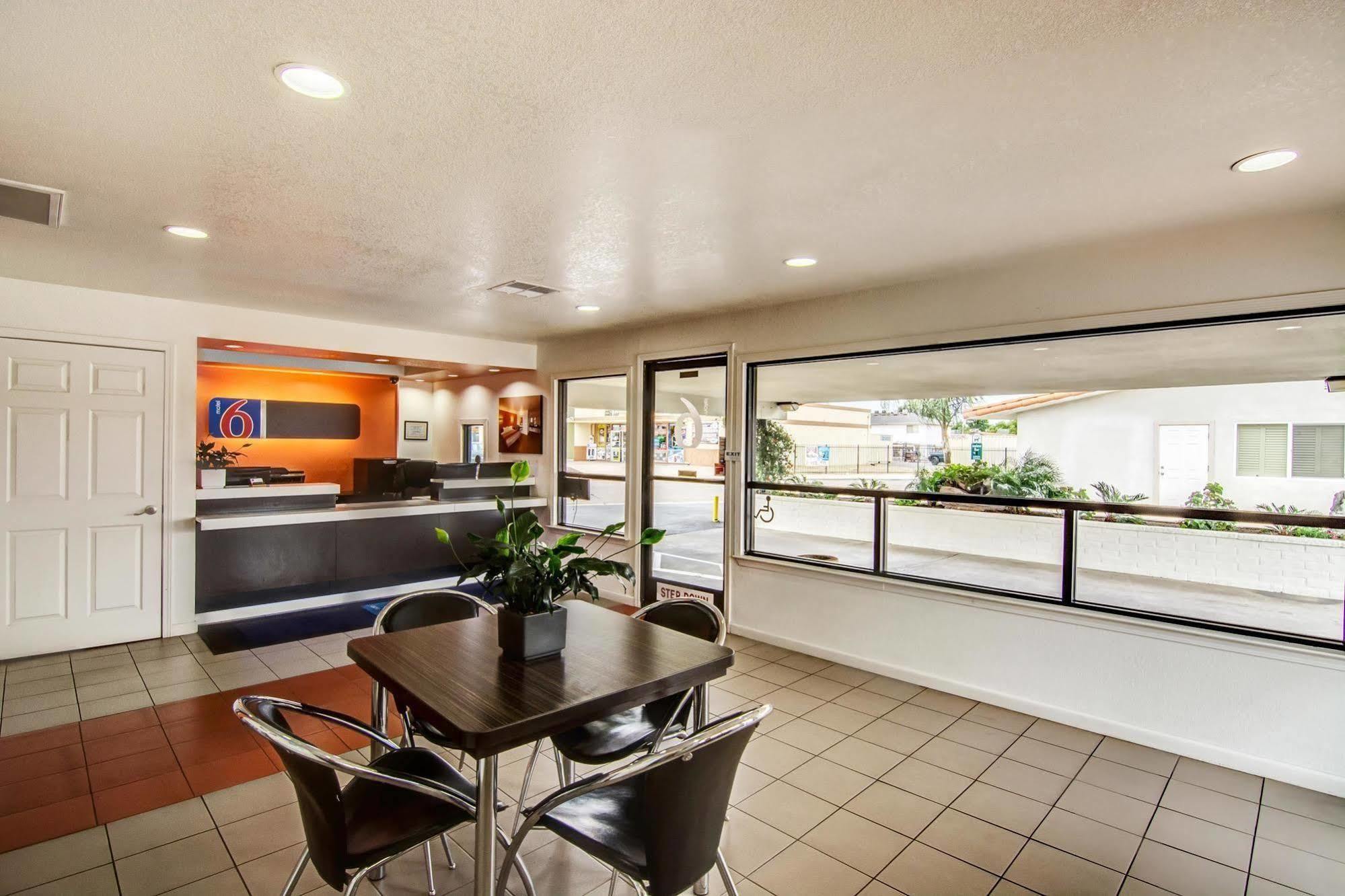 Motel 6 Manteca Buitenkant foto