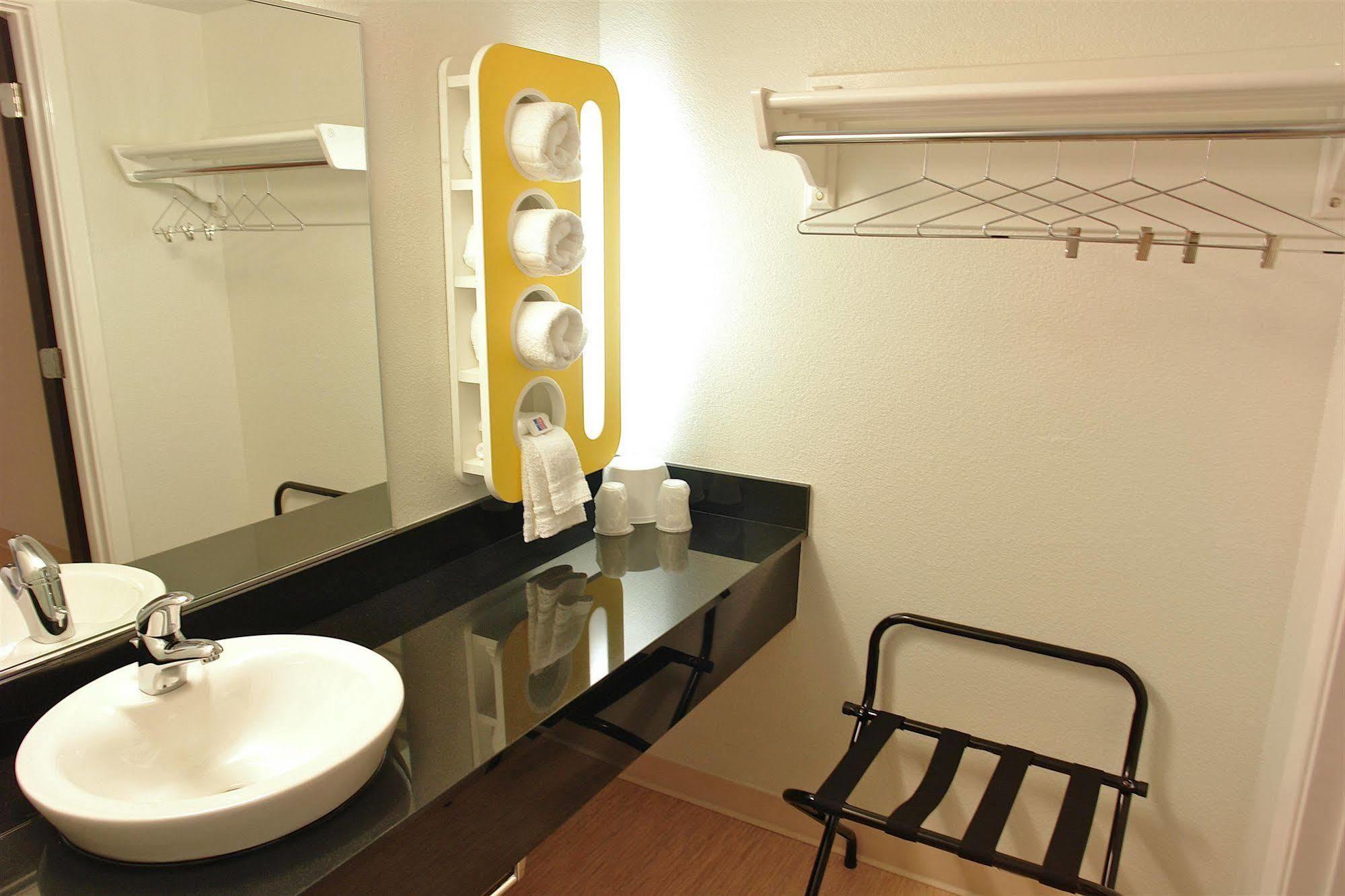 Motel 6 Manteca Buitenkant foto