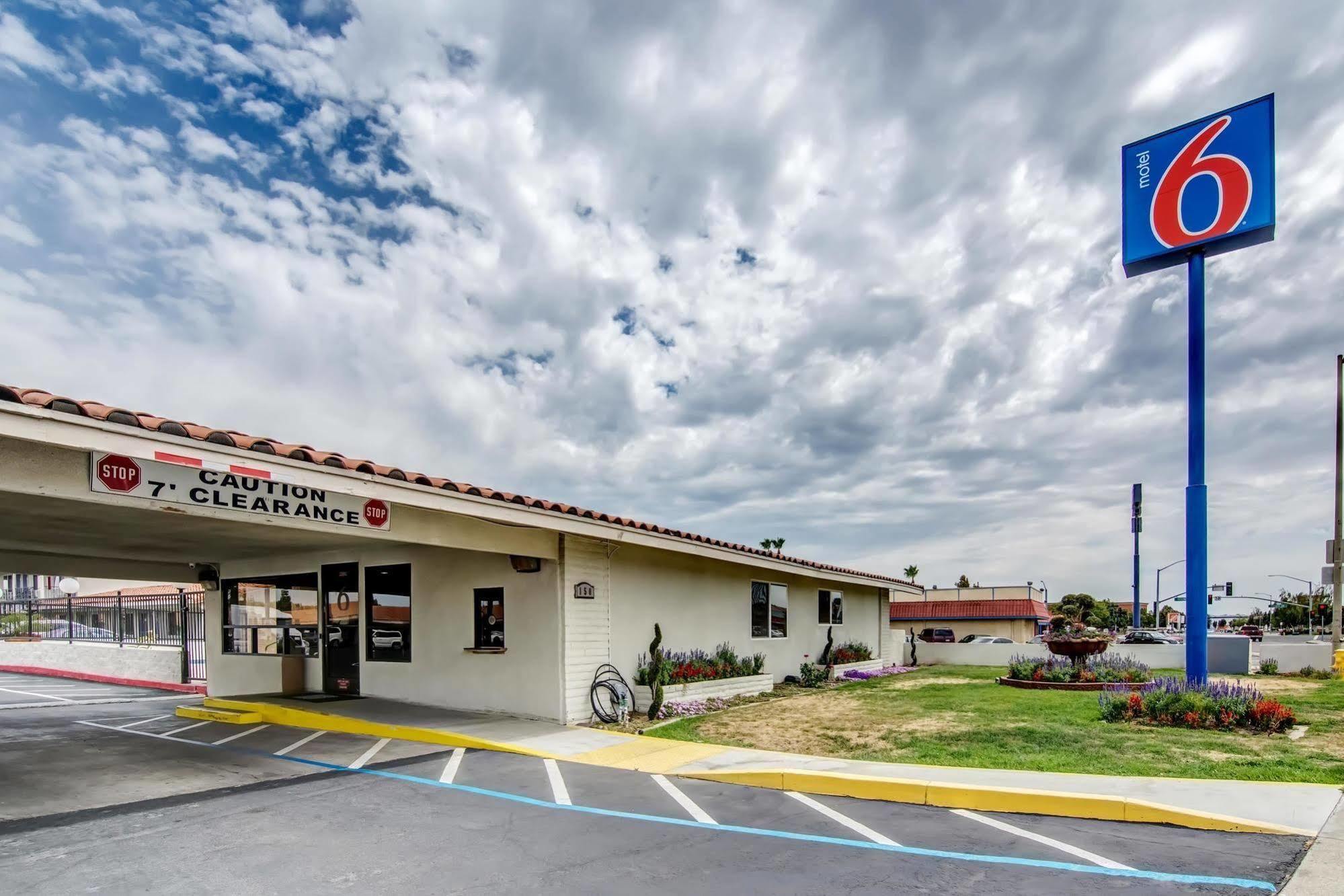 Motel 6 Manteca Buitenkant foto