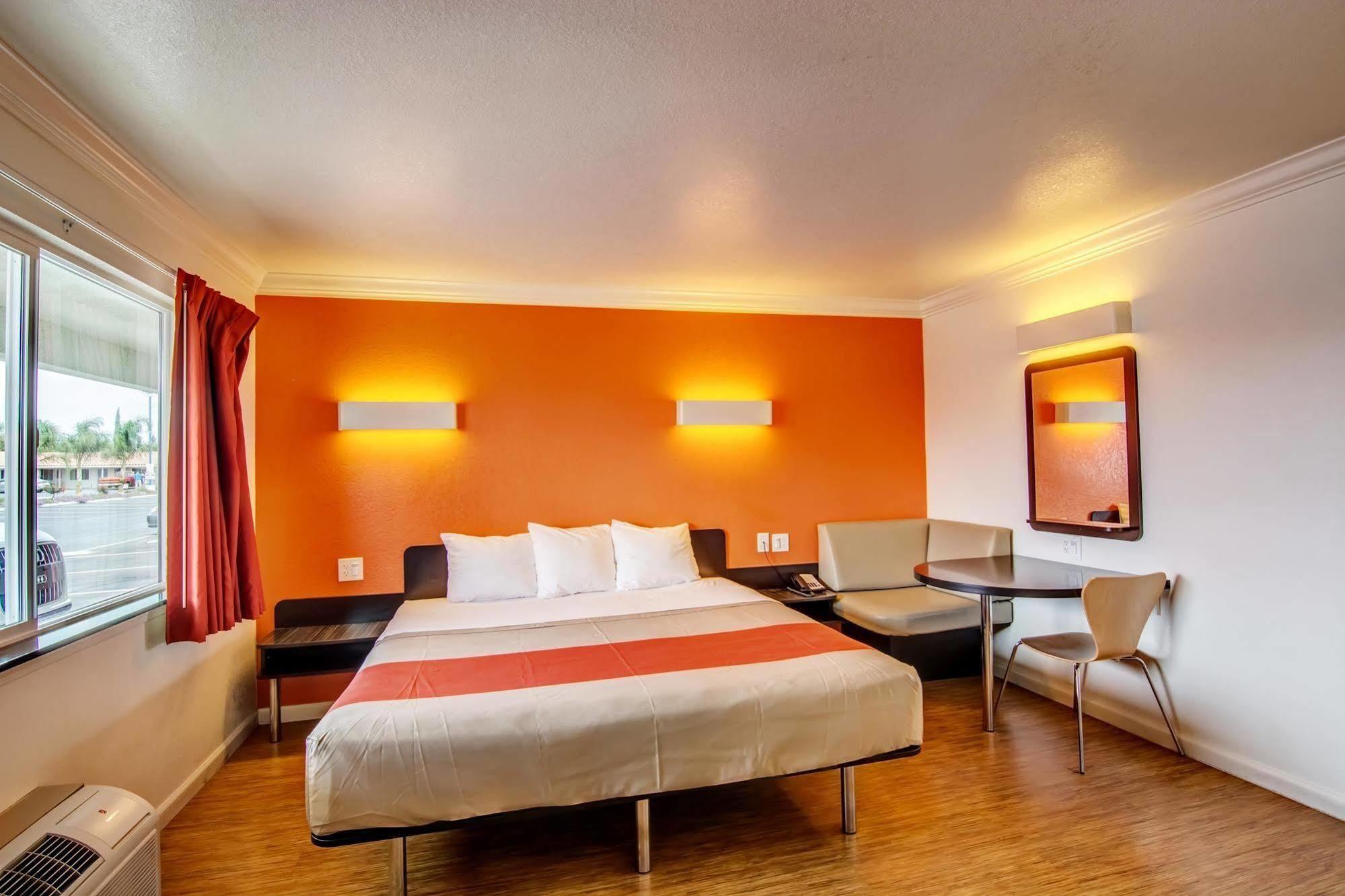 Motel 6 Manteca Buitenkant foto