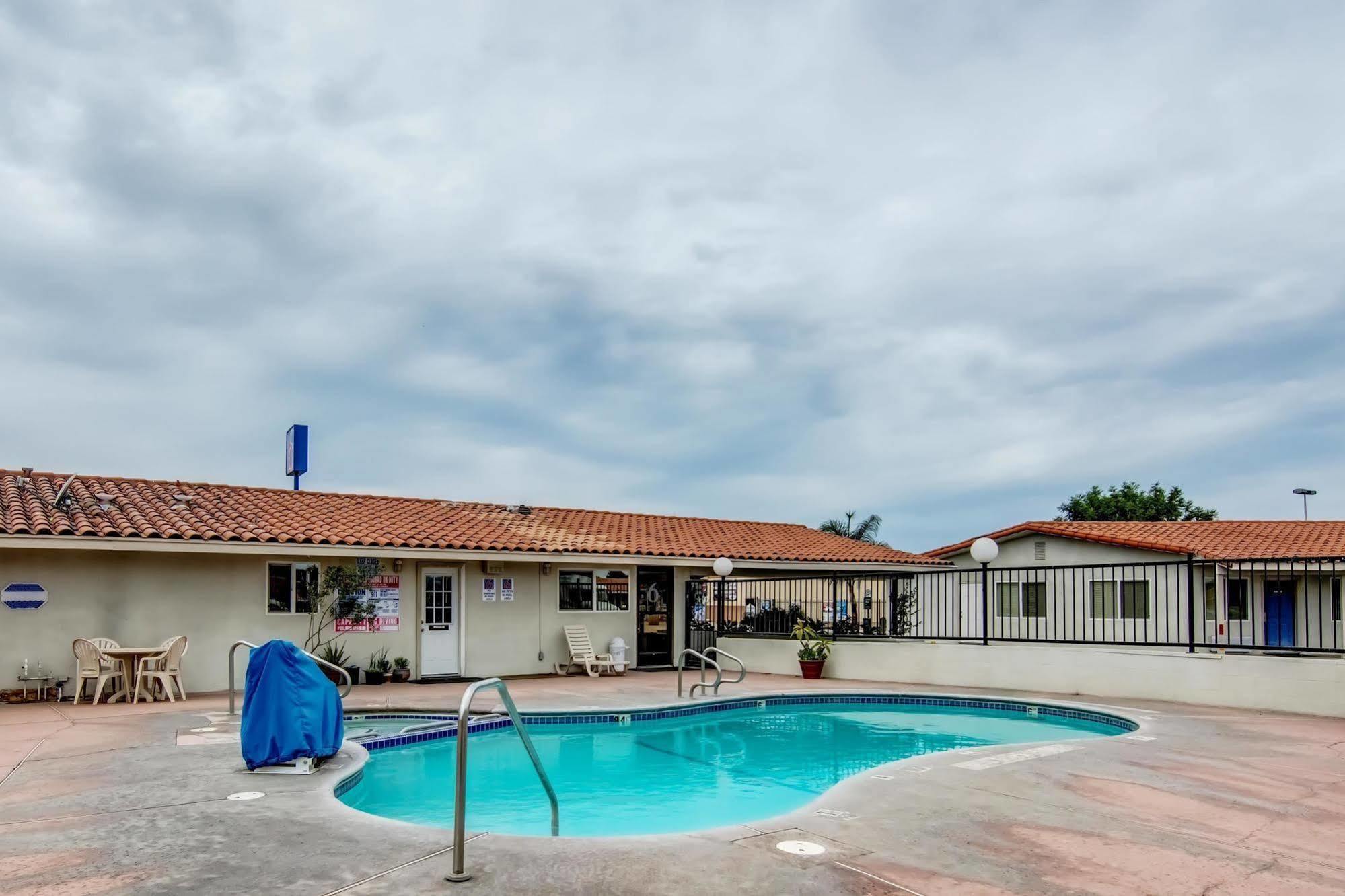 Motel 6 Manteca Buitenkant foto