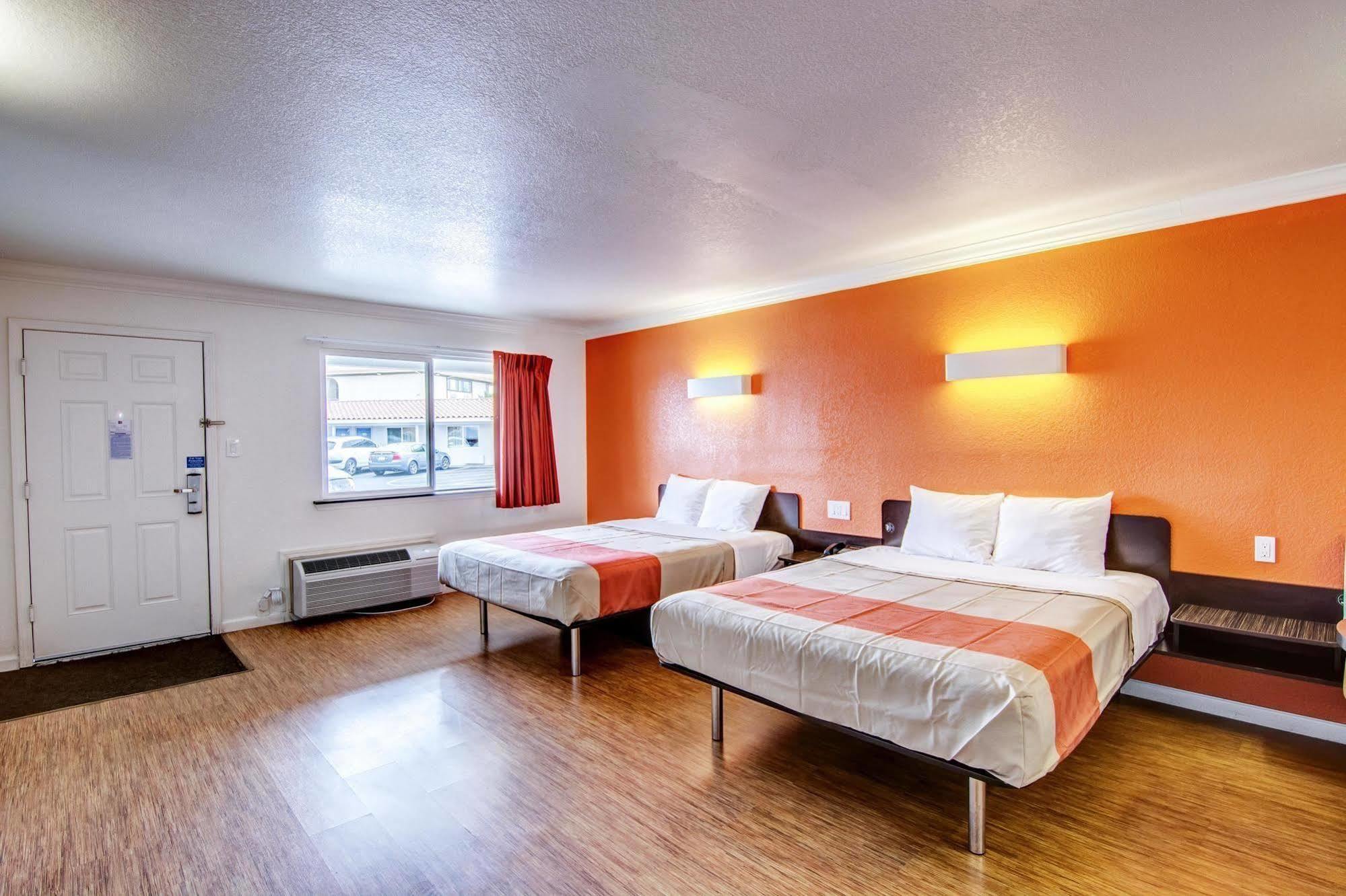 Motel 6 Manteca Buitenkant foto