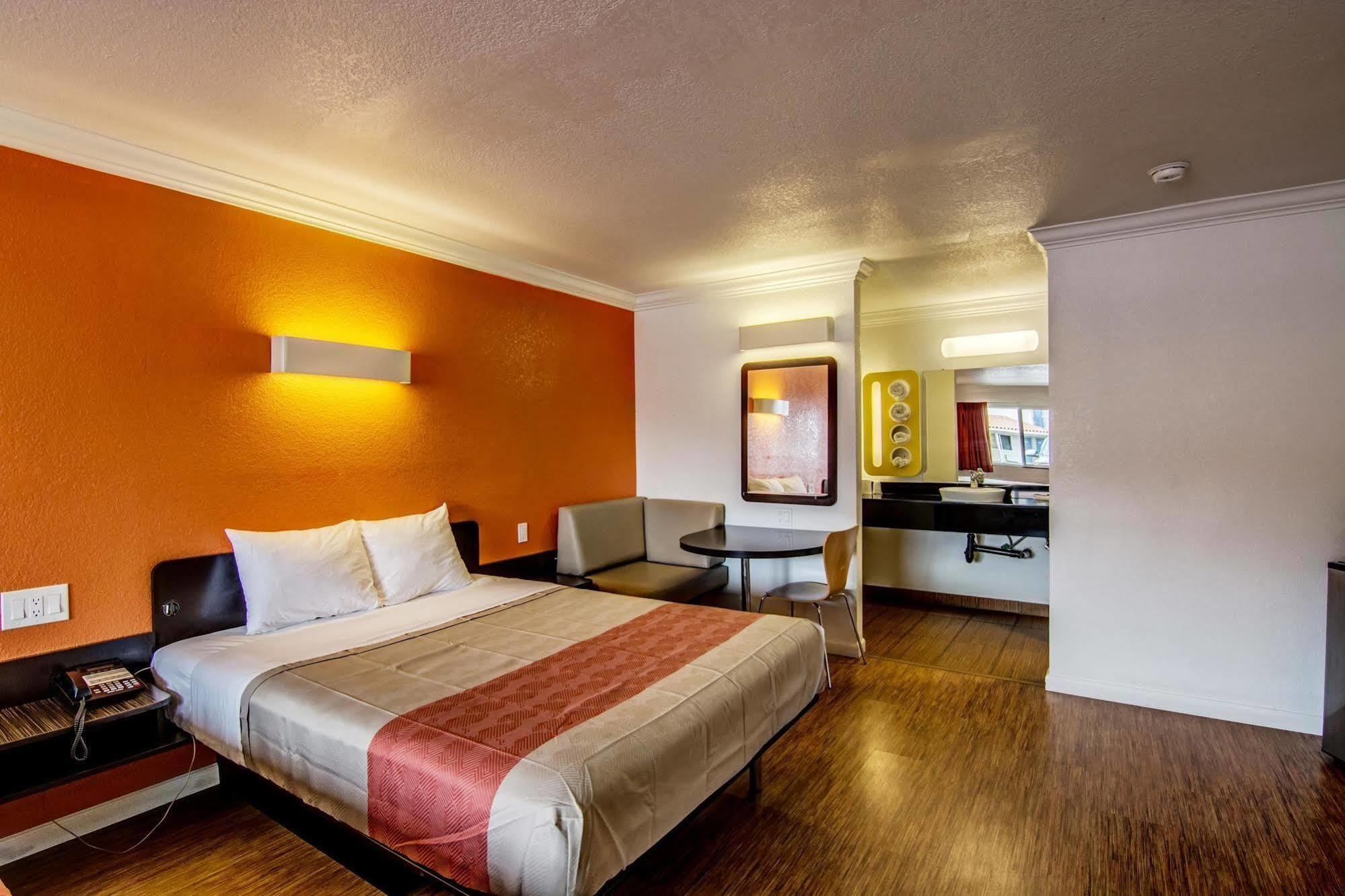 Motel 6 Manteca Buitenkant foto