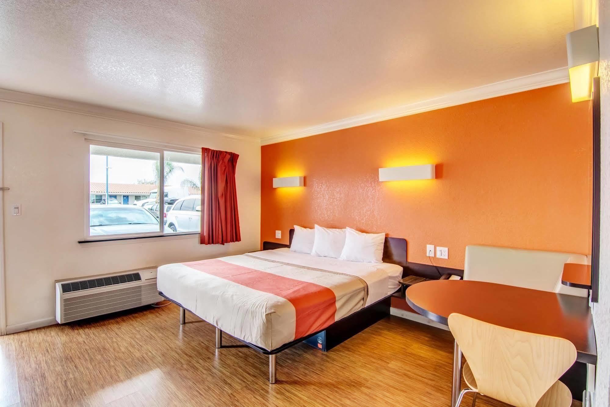 Motel 6 Manteca Buitenkant foto