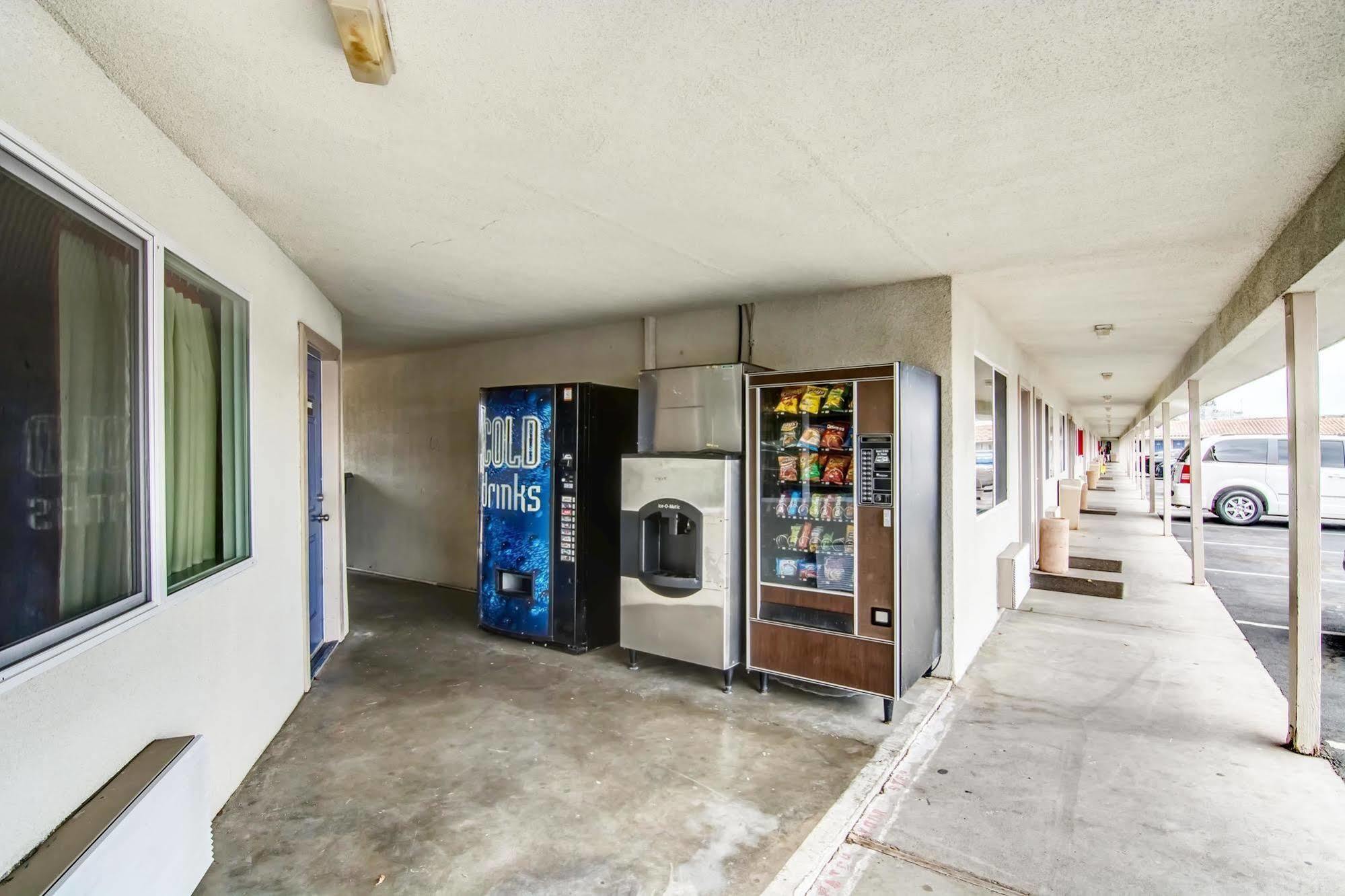 Motel 6 Manteca Buitenkant foto