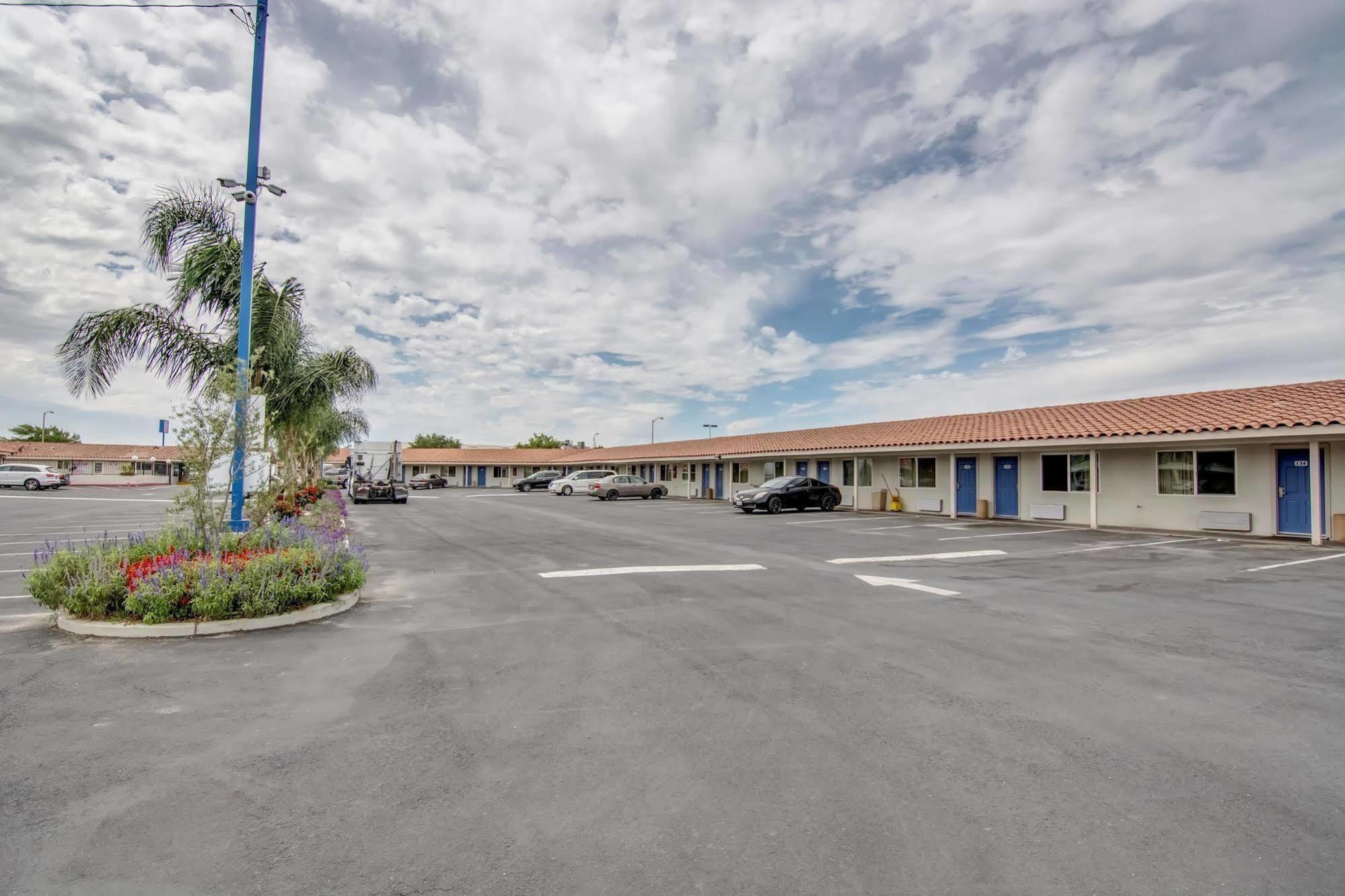 Motel 6 Manteca Buitenkant foto